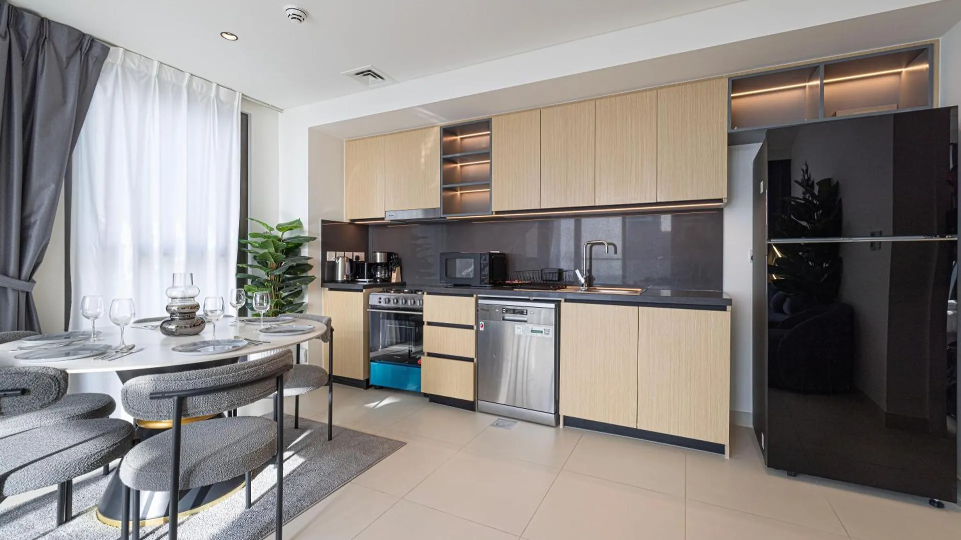 High Floor With Nice View! 2 Bedroom Exceptional Apartment Near Dubai Mall! Amazing Rooftop!