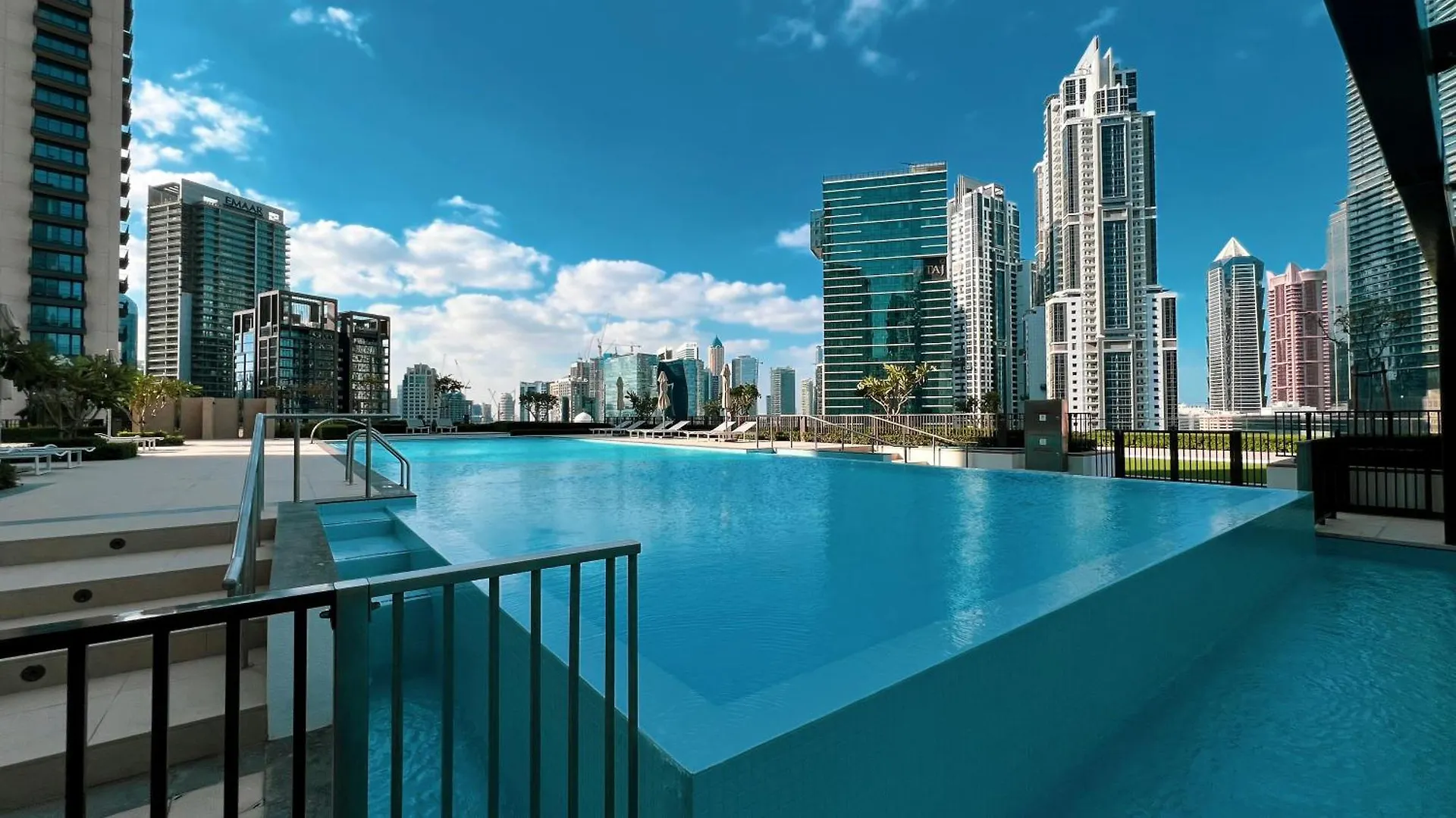 High Floor With Nice View! 2 Bedroom Exceptional Apartment Near Dubai Mall! Amazing Rooftop!