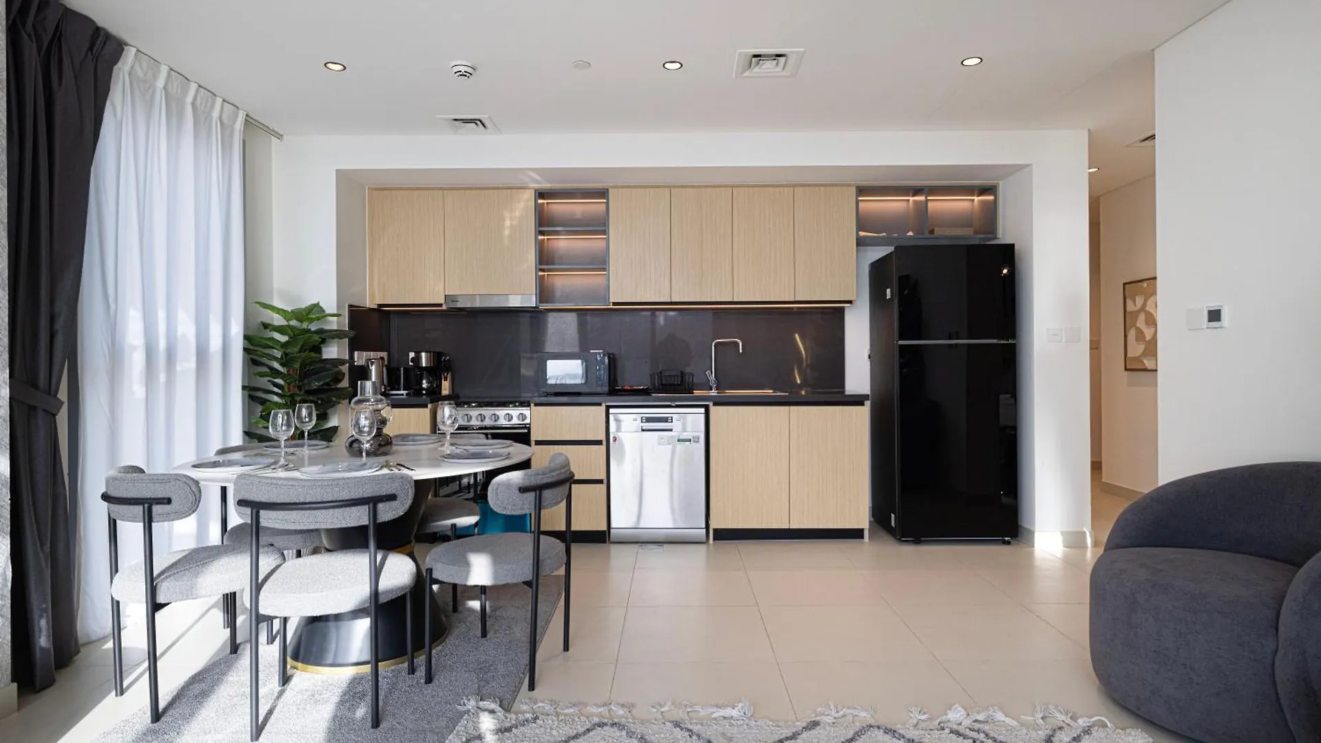 High Floor With Nice View! 2 Bedroom Exceptional Apartment Near Dubai Mall! Amazing Rooftop!