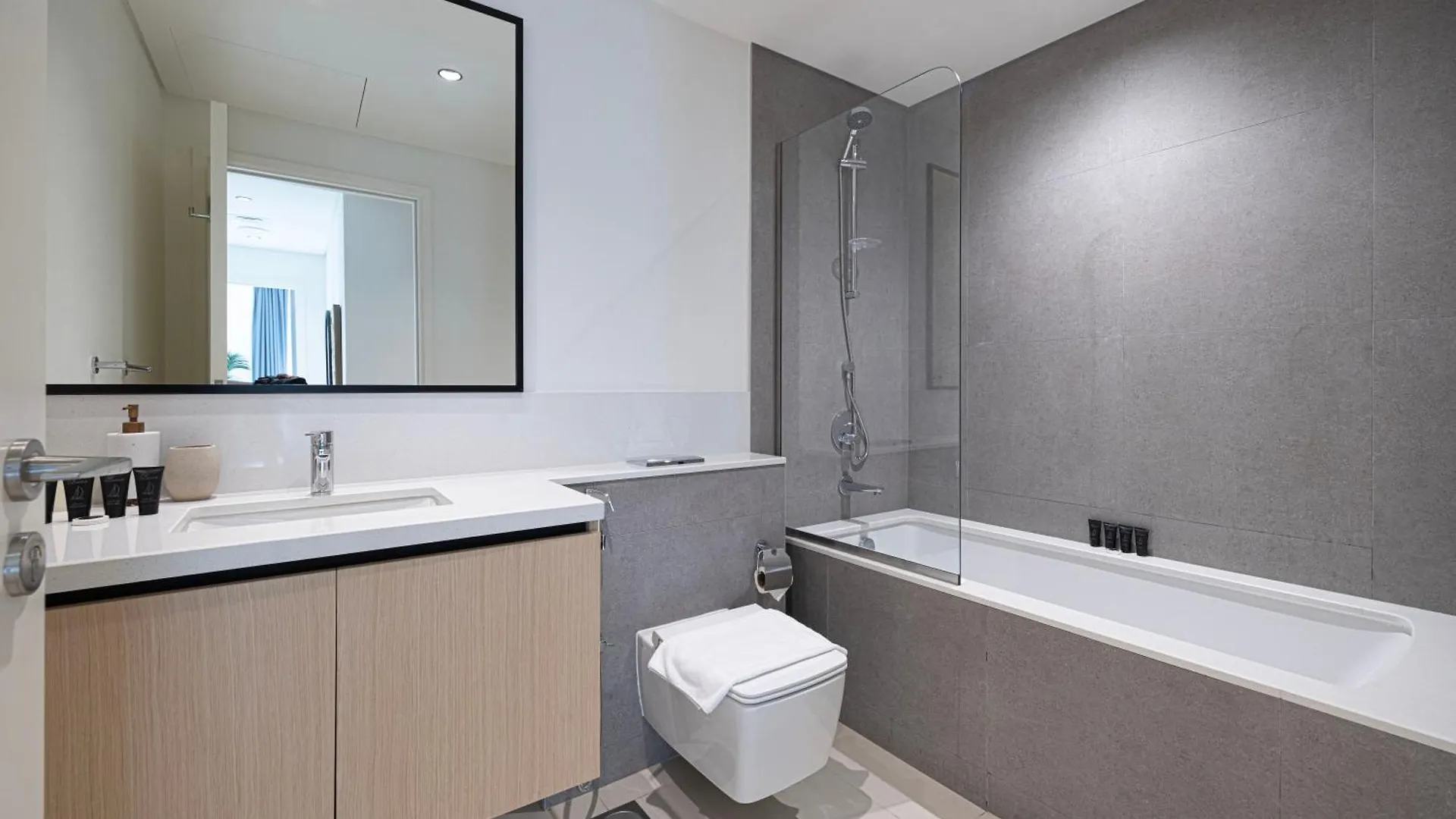 High Floor With Nice View! 2 Bedroom Exceptional Apartment Near Dubai Mall! Amazing Rooftop! 0*,