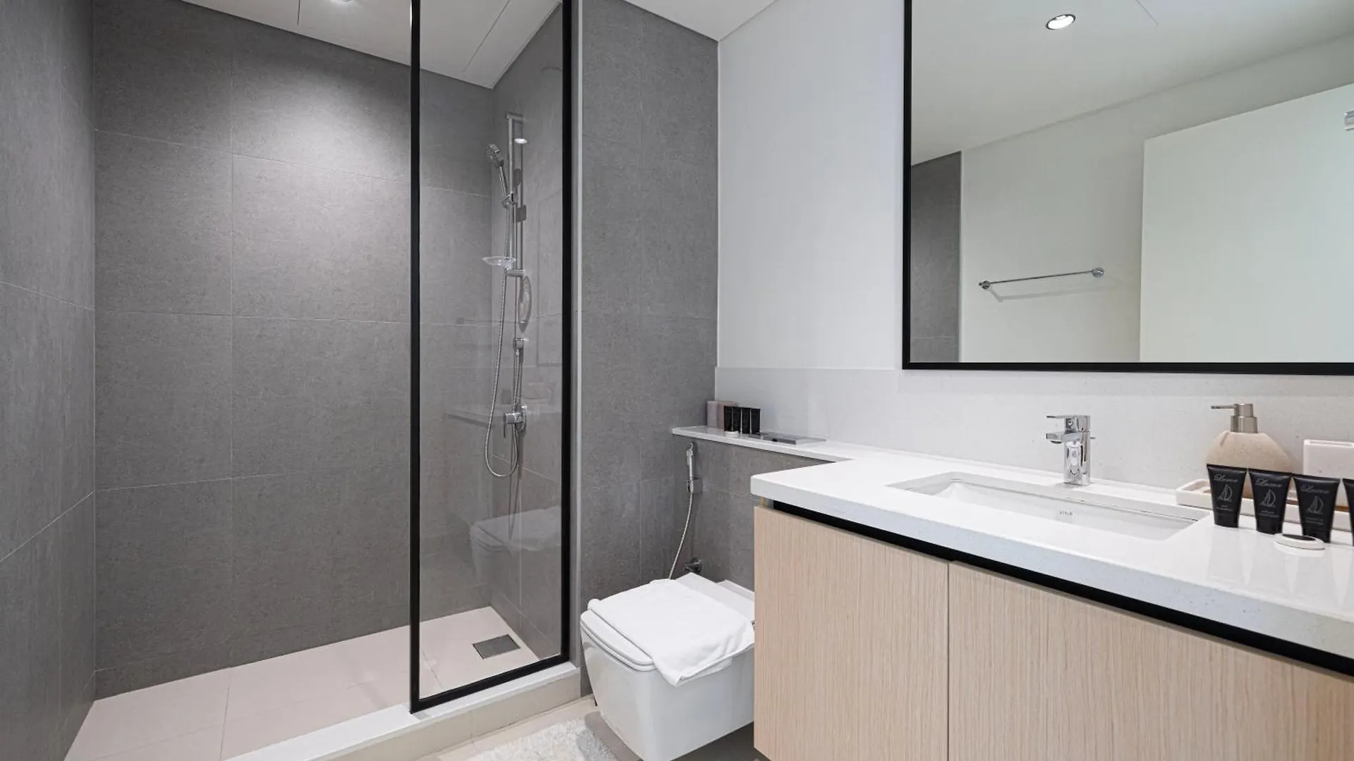 High Floor With Nice View! 2 Bedroom Exceptional Apartment Near Dubai Mall! Amazing Rooftop!