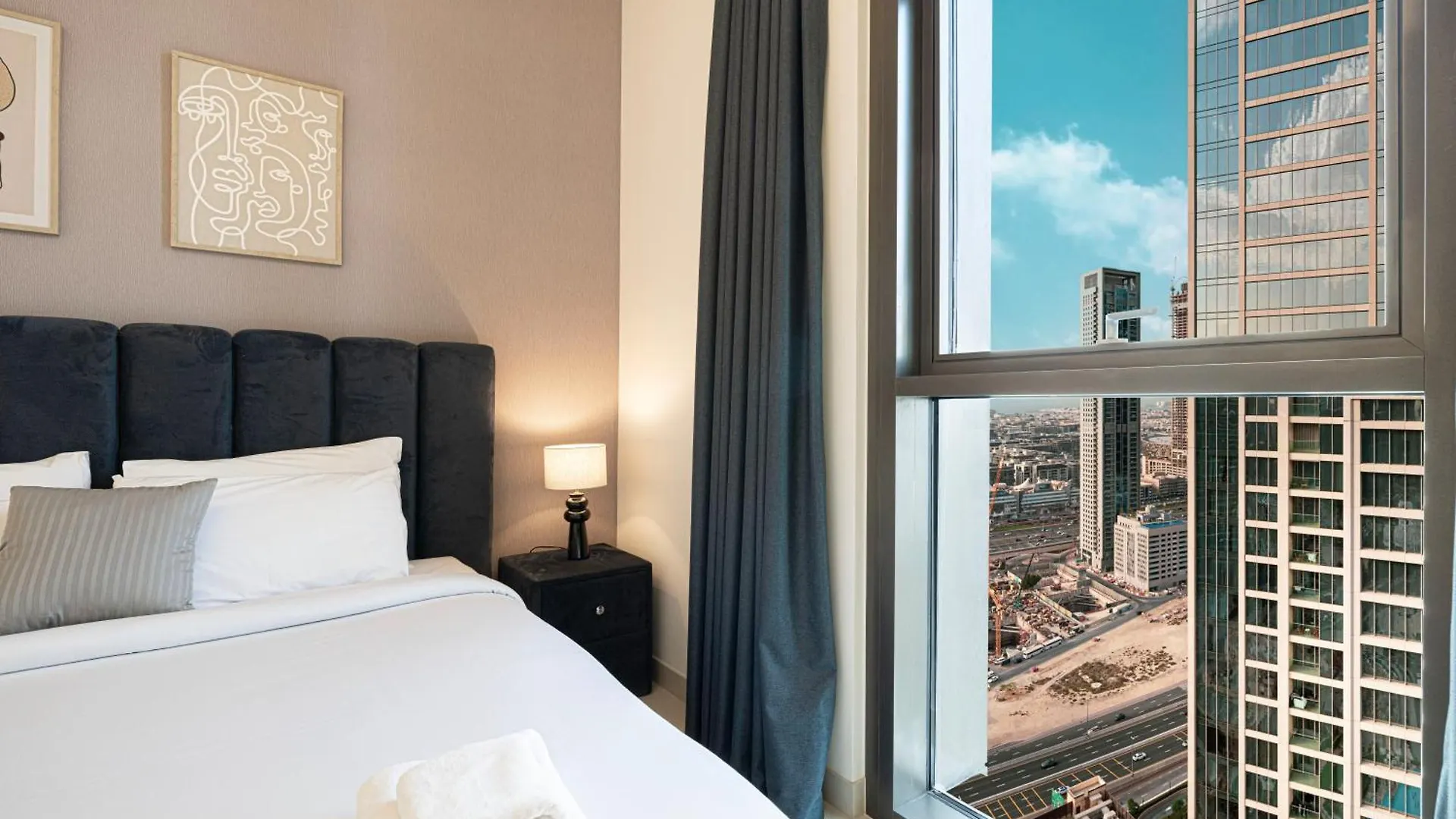 High Floor With Nice View! 2 Bedroom Exceptional Apartment Near Dubai Mall! Amazing Rooftop!