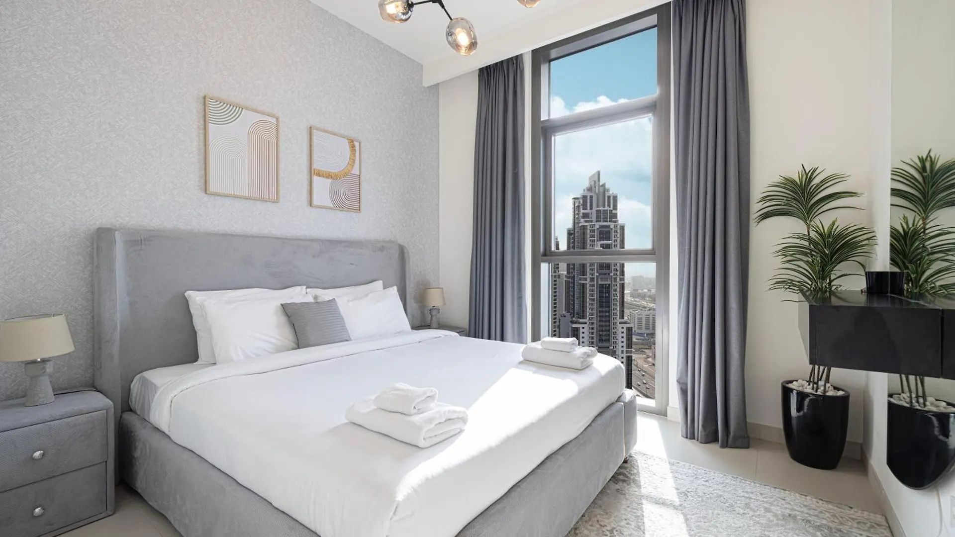 High Floor With Nice View! 2 Bedroom Exceptional Apartment Near Dubai Mall! Amazing Rooftop!