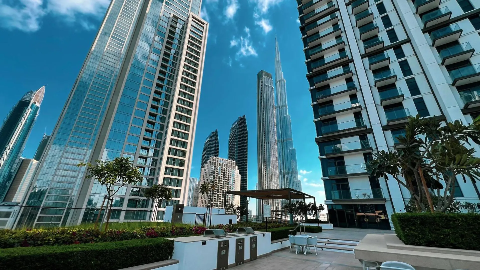 High Floor With Nice View! 2 Bedroom Exceptional Apartment Near Dubai Mall! Amazing Rooftop!